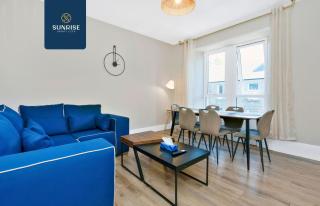 Baldovan Heights - 3 Rooms, 6 Beds, TV's and Ceiling Fans Each Room, Fully Equipped, 5 mins to Centre and Ring Road, Perfectly Suited to Groups and Long Stays, INVOICE and REDUCED PRICE only via SUNRISE SHORT LETS Dundee - Dundee - 3