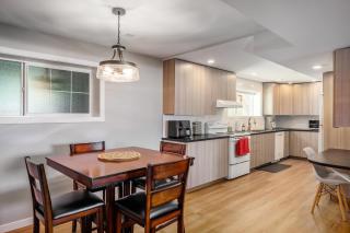 Knox Mountain Vista 2 Bdrm Suite - 5