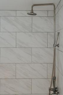 Book Village Inn - Twain Room Queen Bed - 1