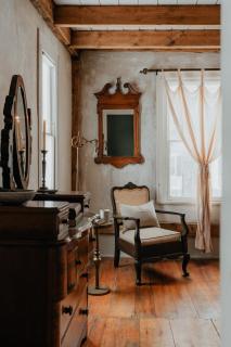 Book Village Inn - Hemingway Room King Bed - 9