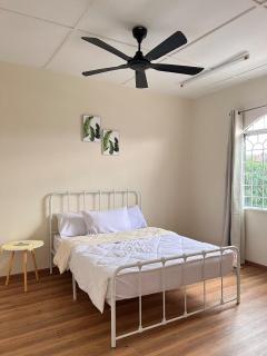 Spacious 2-Storey - Subang Jaya - 8