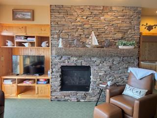 Amazing Superior Lake View Condo and Heated Pools - Two Harbors - 1