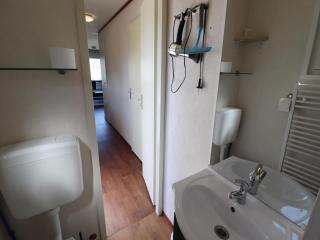 Chalet in Friesland near Wadden Sea & Franeker - 1