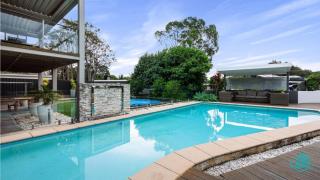 Valentine Creekside Manor - - 1