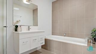 Valentine Creekside Manor - - 3