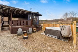24180 SR 93 Caboose The Caboose Hot Tub I Fire Pit - - 8