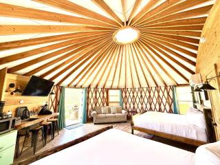 Yurt Overlook #6 with AC and Private Bath 2 Kings - 3
