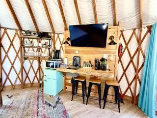 Yurt Overlook #6 with AC and Private Bath 2 Kings - Orderville - 2