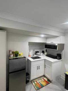 Cozy Basement Room with free parking In Toronto - Toronto - 5