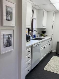 Stylish and Cozy 2BR 1BA Getaway Near LAX - LMU - SoFi - Beaches - Los Angeles - 2