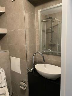neu renoviert private zimmer mit Bad und Küche - Rostock - 3