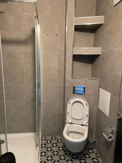 neu renoviert private zimmer mit Bad und Küche - Rostock - 1