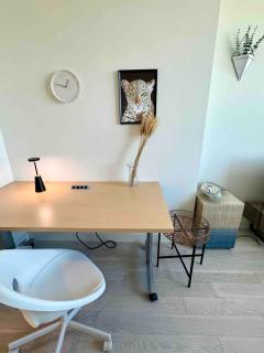 Beautiful Luxury Fantastic Manhattan Skyline View One Bedroom Apartment - Long Island City - 7