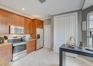 Mins to Las Olas with Heated Pool, Near Beach & Dining - Fort Lauderdale - 8