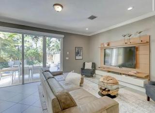 Mins to Las Olas with Heated Pool, Near Beach & Dining - Fort Lauderdale - 7