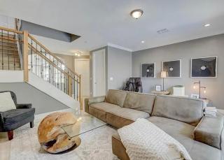 Mins to Las Olas with Heated Pool, Near Beach & Dining - Fort Lauderdale - 5