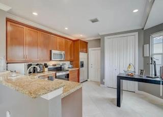 Mins to Las Olas with Heated Pool, Near Beach & Dining - Fort Lauderdale - 4