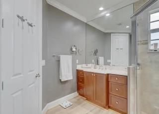 Mins to Las Olas with Heated Pool, Near Beach & Dining - Fort Lauderdale - 1