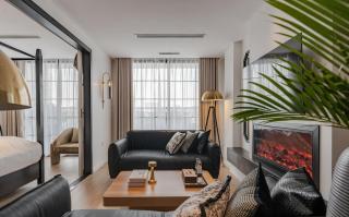 Manor Garden Residences in Center-Spacious Balcony-Free Laundry Included - Hanoi - 8