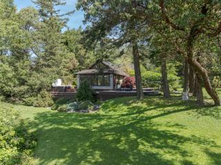 Luxe Beachfront, Hot Tub, Kayaking, Walk To Town - Eastsound - 5