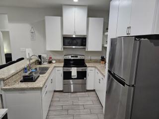 Apt #3 Nice & New 2bed 2bath - 7