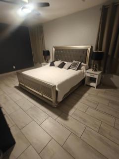 Lovely white grey home - Buckeye - 2