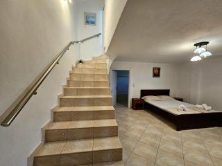 JASMINE HOUSE Potos - 3