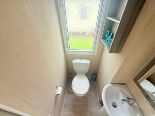 Spacious 8 Berth Caravan At Dovercourt Holiday Park, Essex Ref 44202K - Great Oakley - 1