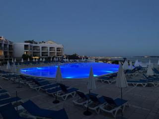 Résidence de charme avec piscine à débordement - 0