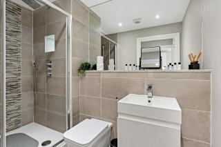 Brighton Flat by the Pier - 1