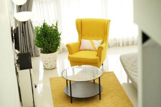 Yellow House Villa Dago Riverside View! 10pax - Bandung - 6