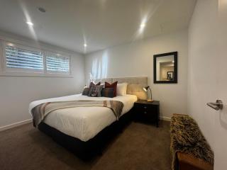 Lakeside central 3 bdrm Luxury! - Wanaka - 6