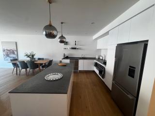 Lakeside central 3 bdrm Luxury! - Wanaka - 1