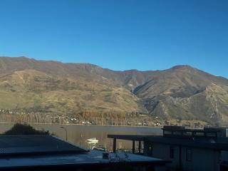 Lakeside central 3 bdrm Luxury! - Wanaka - 2
