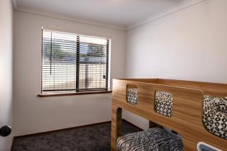 Cosy home by the bay - 4