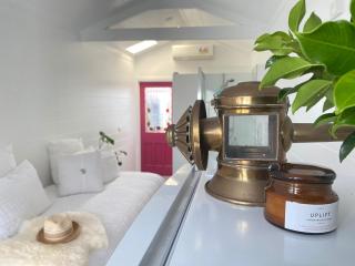 Studio 59 Newport sleeps1 - Newport - 0