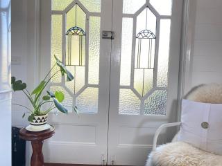 Studio 59 Newport sleeps1 - 2