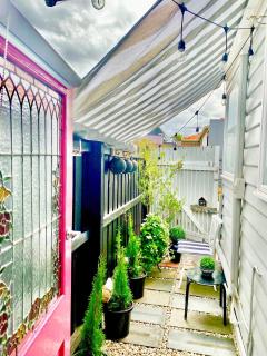 Studio 59 Newport sleeps1 - 3