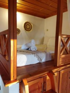 Hara's Top Floor Suite - - 8