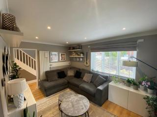 Ely Cathedral family home - 3