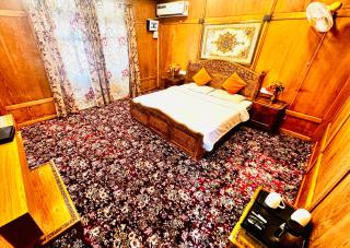 Hayat Group of houseboats - Srinagar - 1
