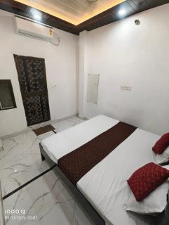 Relax With Raghav Hotel - Ayodhya - 0