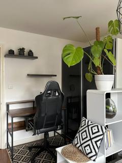 Enjoy Modern Room With Balcony in a share flat and Explore London - London - 8