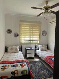 Cozy chalet 3 BD with amazing private garden Stella Heights Sidi Abd Elrahman North Coast شاليه ارضي بحديقه ثلاث غرف ستيلا هايتس سيدي عبد الرحمن الساحل الشمالي - El Alamein - 5