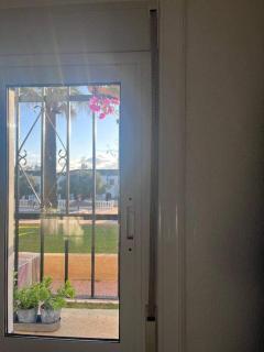 1-Bed Apt 10 mins to Beach Choose from 4 Pools - 8