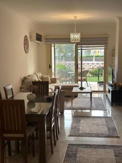 Cozy chalet 3 BD with amazing private garden Stella Heights Sidi Abd Elrahman North Coast شاليه ارضي بحديقه ثلاث غرف ستيلا هايتس سيدي عبد الرحمن الساحل الشمالي - El Alamein - 8