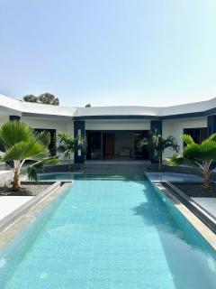 Luxurious 4 bedroom Villa next to the lagoon - Somone - 0