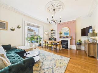 Beautiful Georgian Apartment | Near Falmouth Town Centre | Walk to Shops, Pubs & Restaurants - 0