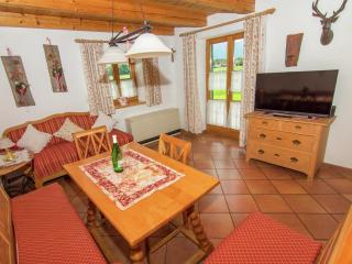 Alluring Holiday Home in Ubersee with Whirlpool - Übersee - 4