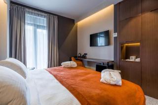 Hotel La Casa Delhi A Block Road No 4, Street No 12 , Mahipalpur New Delhi - 1